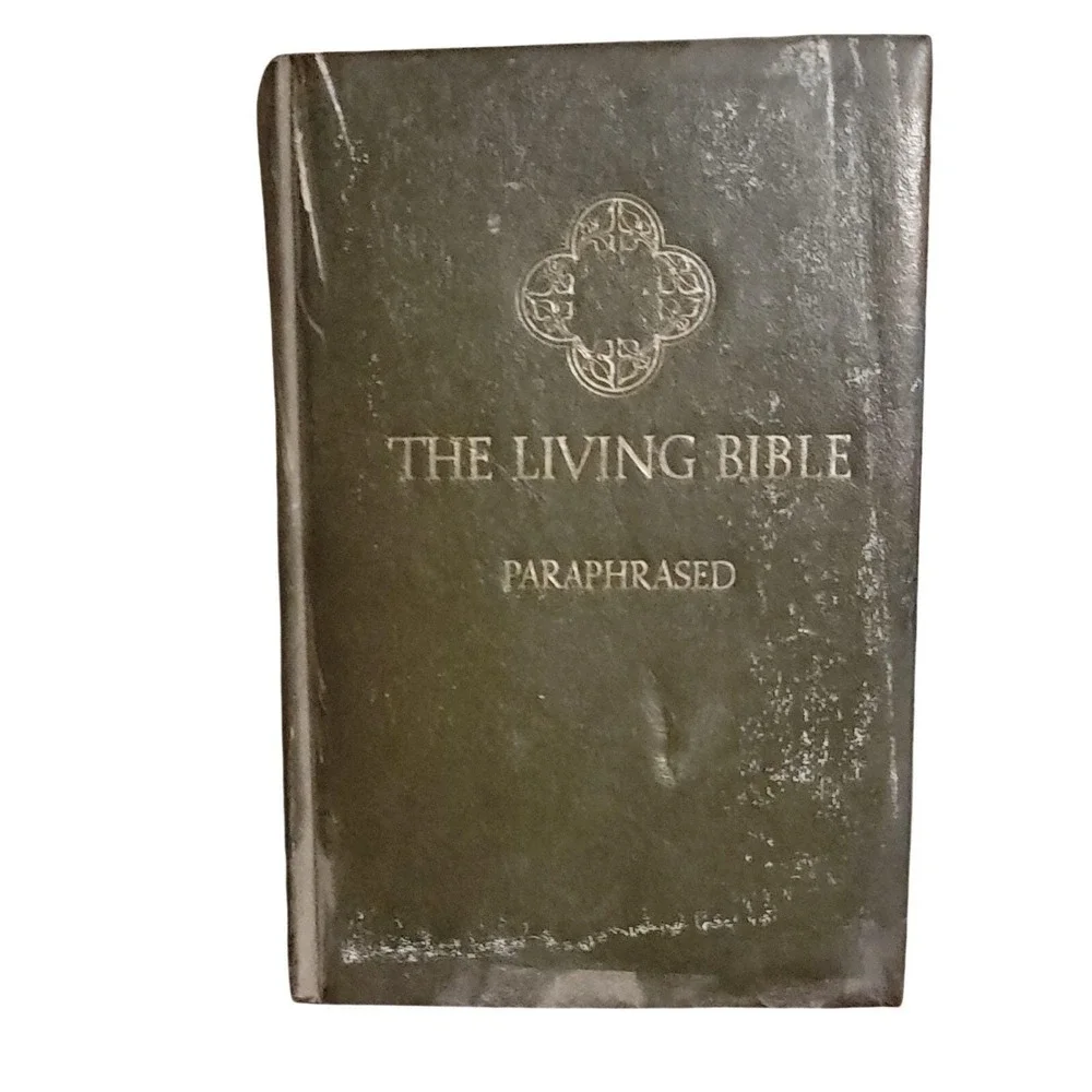 The Living Bible Paraphrased Tyndale 1972 VTG Green Padded Hardcover 8th Print.